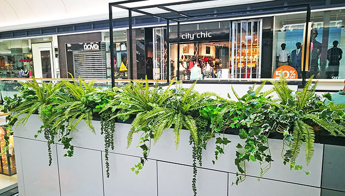 Kiosk in mall gets green 'finishing touch'