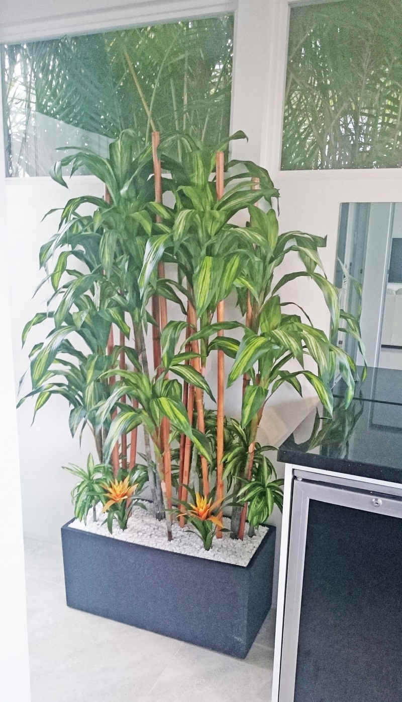 PlanterBox Settings trough planters on floor