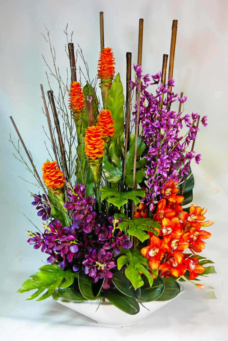 boat vase for bright tropical setting