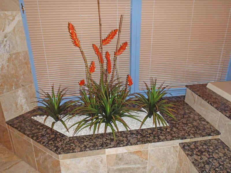 ginger_planter_bathroom.jpg