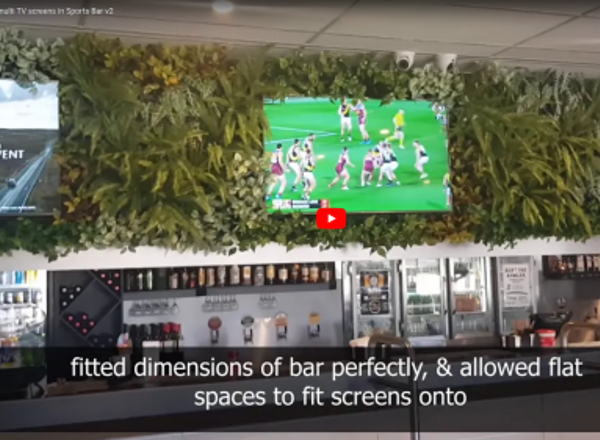 Green-Wall in Sports Bar
