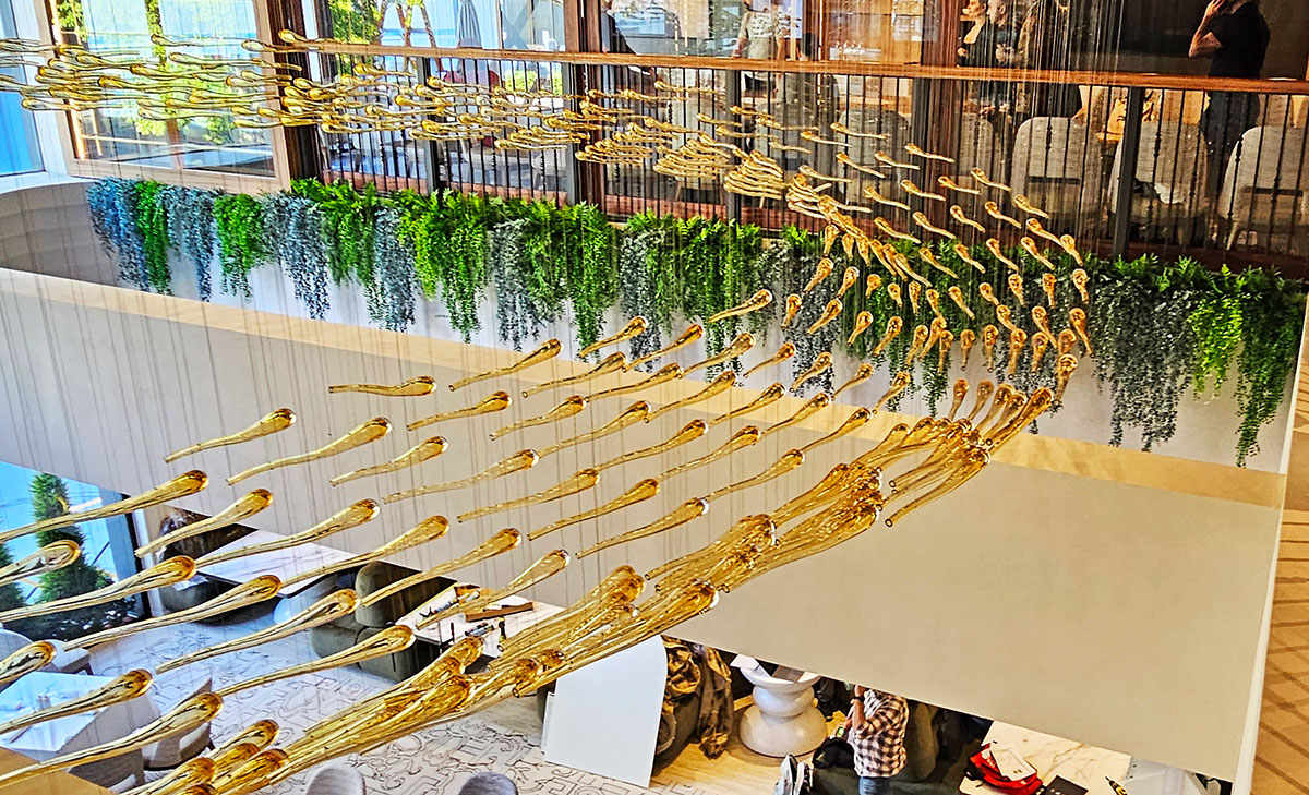 a stunning setting incorporating 'green-curtain' in Dining Area