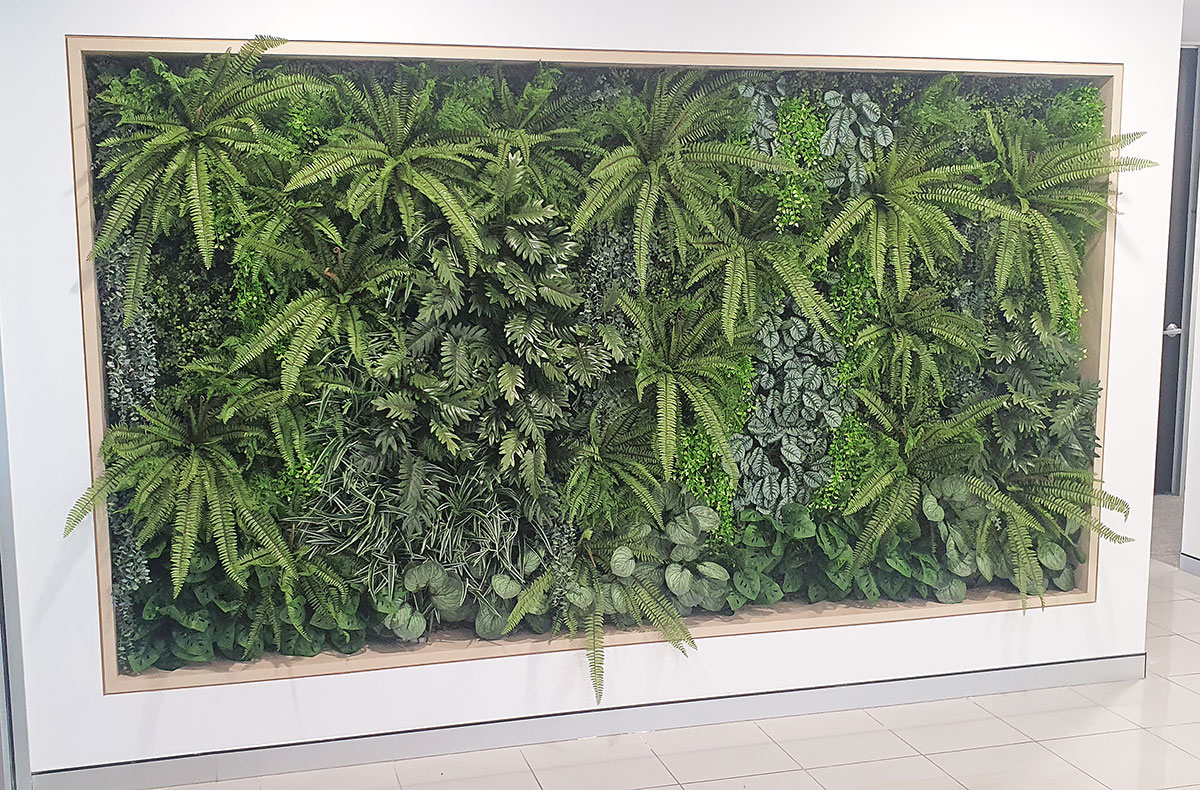 a foyer Green-Wall recessed with smart timber frame