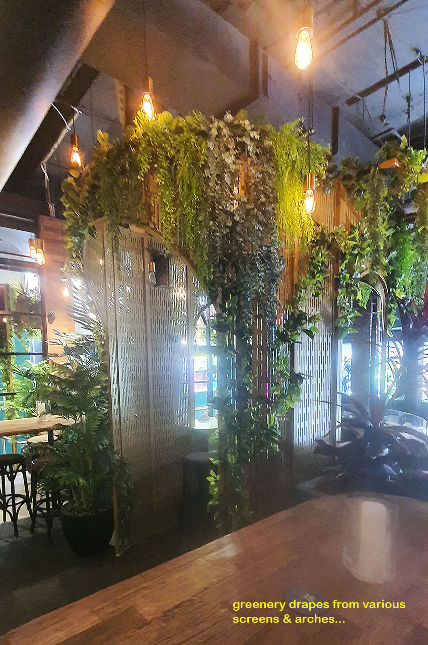 New Cuban Nite-Club also has a green theme...