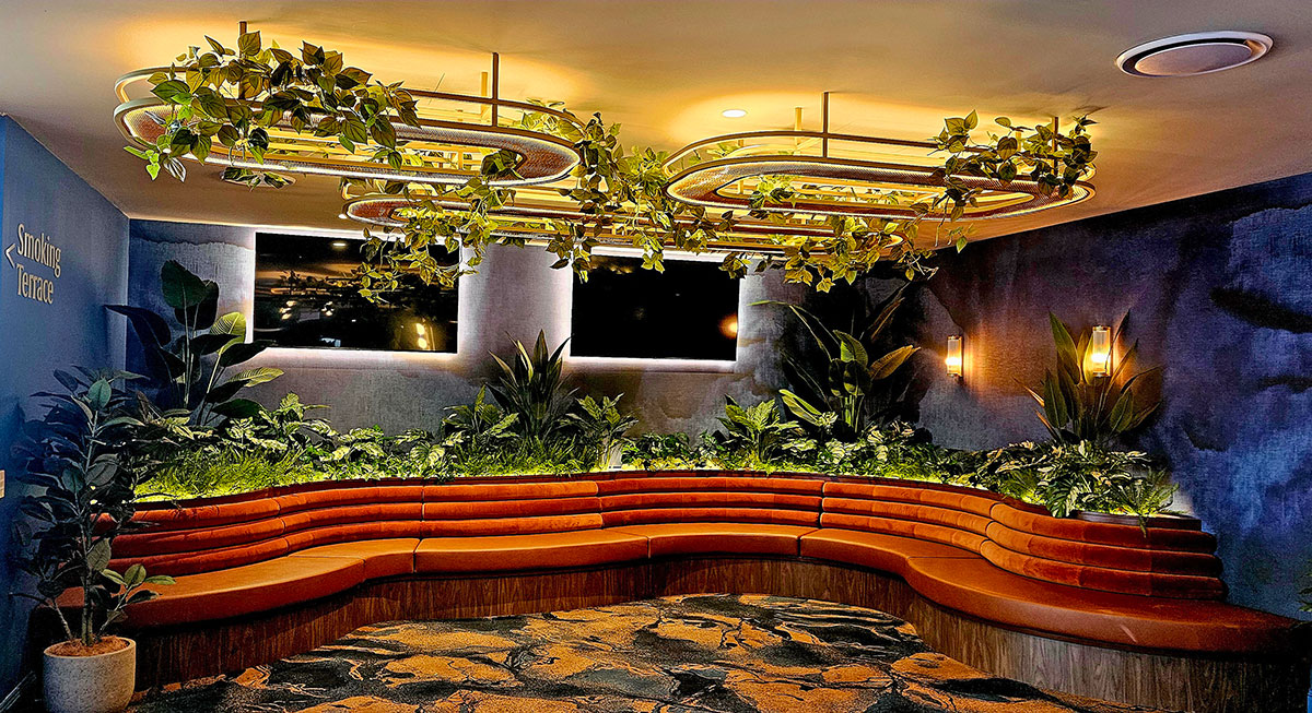 An example of effective lighting/planter combination