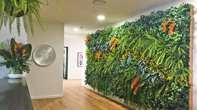 Green-Walls, Greenery & Florals in Club Reception